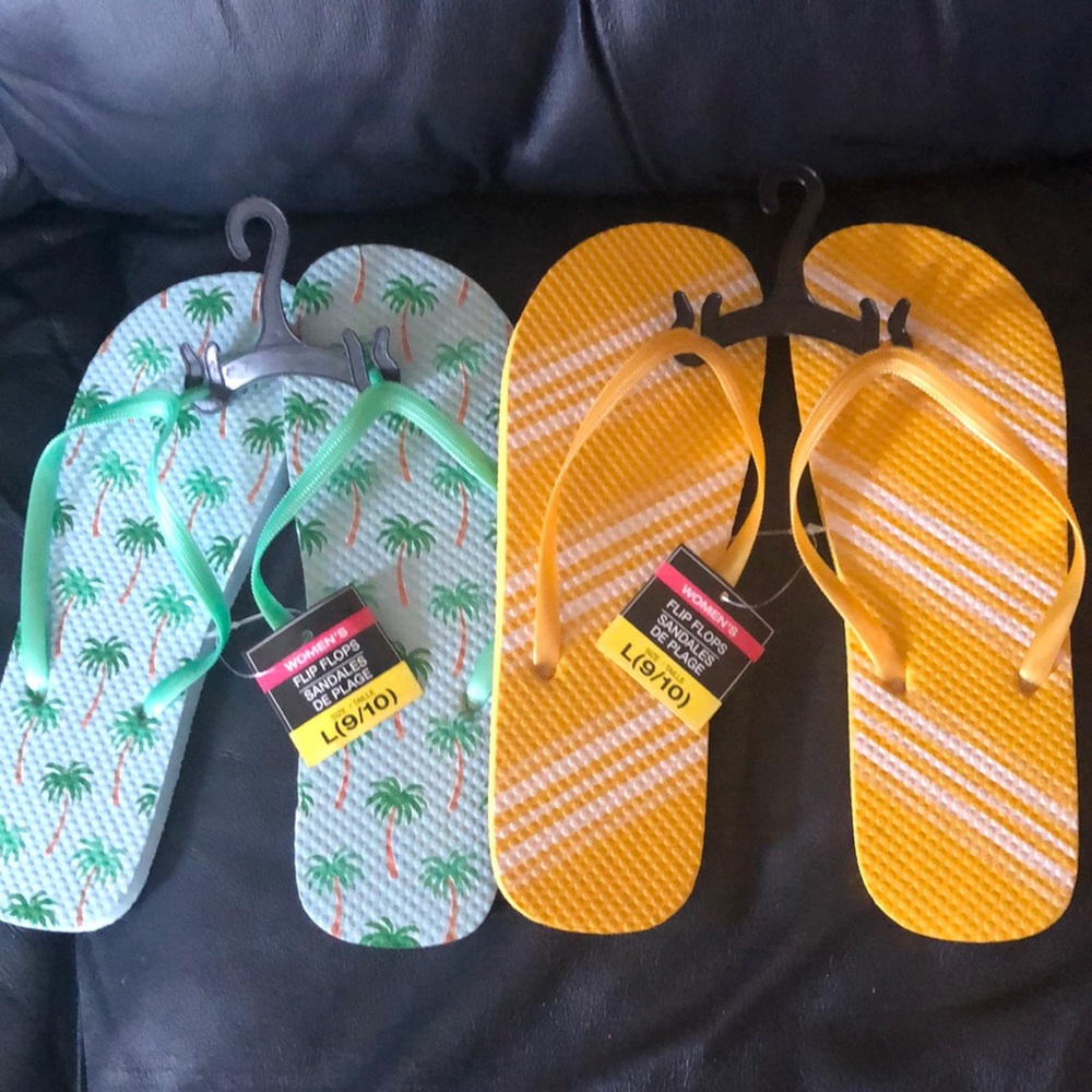 Two pairs of women’s flip flops. NEVER WORN.